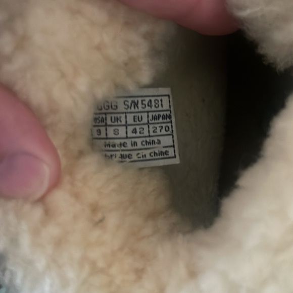 Men’s Uggs Winter Boots - Picture 8 of 9